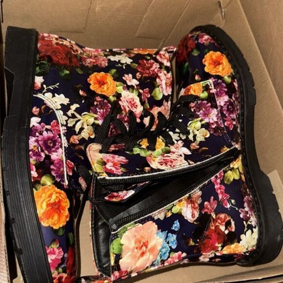 JCP TH Reese Floral Multi Combat Boots Size 5M Womens Synthetic Upper Black Sole - Picture 6 of 12
